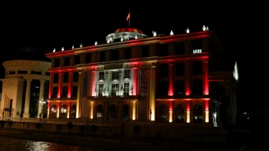 Photo of Зградата на МНР осветлена во боите на германското знаме по повод утрешната посета на Аналена Бербок