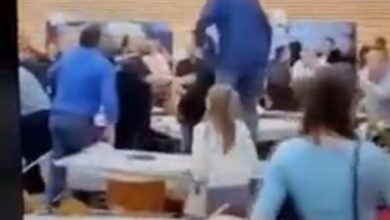 Photo of (ВИДЕО)„Гостите играа на маса и некој некому згази во тањир“ – Масовна тепачка на нашинци на прослава во Швајцарија