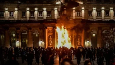 Photo of (ВИДЕО) Запалено градското собрание во градот Бордо на синоќешните протести во Франција