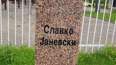 Photo of ВИДЕО: Откорната бистата на Славко Јаневски, расклатени бистите на Шопов и Јесенин во алејата на поетите
