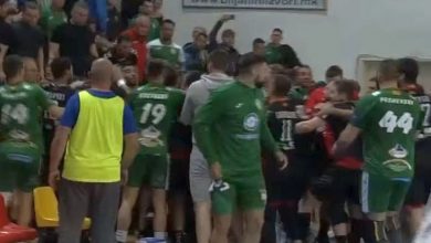 Photo of (Видео) Полицаец го удри Филип Талески со пендрек по глава!  t