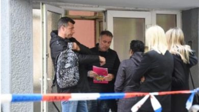 Photo of Поранешниот српски одбојкар дојде во училиштето и ги презеде ранецот и тетратката на неговата убиена ќерка