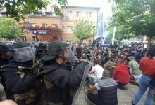 Photo of (ВИДЕО) Ескалиција на тензиите во општина Звечан: КФОР употреби солзавец за разбивање на демонстрантите кои возвратија со камења и шишиња