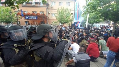 Photo of (ВИДЕО) Ескалиција на тензиите во општина Звечан: КФОР употреби солзавец за разбивање на демонстрантите кои возвратија со камења и шишиња
