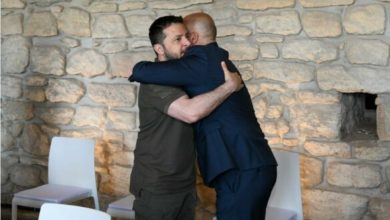 Photo of Видео: Ковачевски и Зеленски: Гушки и стискање раце за поддршка и пријателство