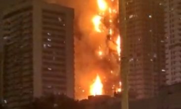 Photo of ВИДЕО) Страв и неопислива паника во Обединетите Арапски Емирати – гори облакодер од приземје до врв