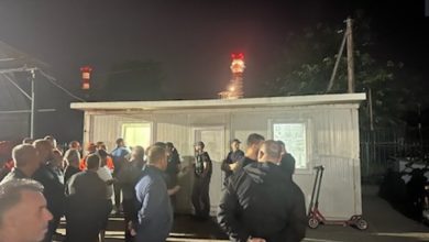Photo of TВ 21-Директорката повикала полиција, вработени се бунтуваат, Скопје се гуши во ѓубре