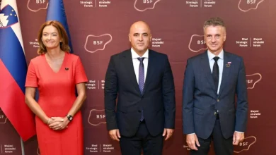 Photo of Ковачевски пречекан од словенечкиот премиер Голоб и вицепремиерката Фајон на отворањето на Бледскиот стратешки форум