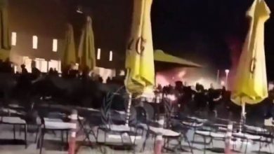 Photo of (ВИДЕО) Девојче се бори за живот, еден убиен, осум повредени  – биланс по нередите пред мечот АЕК – Динамо З. во Атина