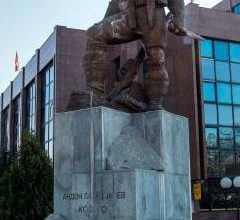 Photo of Арсовска ќе го враќа Ќосето ама не пред судот, на нова локација во Скопје