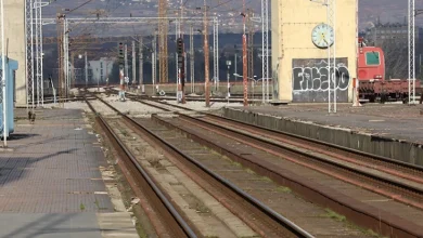 Photo of Од пожарите оштетена пругата, возовите. Скопје – Битола не сообракајат