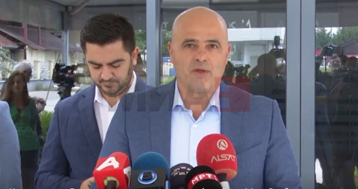Photo of Изјави за медиуми на премиерот Ковачевски и министерот Бектеши (во живо)