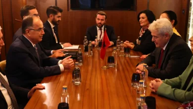 Photo of Албански медиуми: Бегај се сретна со претставници на албанските партии во Северна Македонија; потрошени над пет милиони евра за заштита на обвинетите од Специјалниот суд за Косово; Вучиќ апси непослушни косовски Срби