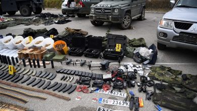 Photo of (ГАЛЕРИЈА) Косовската полиција го покажа арсеналот оружје запленет кај Бањска, приведени уште две лица