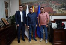 Photo of Костадинов ги пречека Заев и Ципрас: „Прекрасно е чувството кога разговараш со храбри и одлучни политичари“