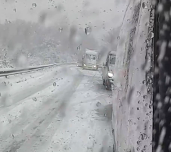 Photo of Снегот во гостиварско го отежнува сообраќајот, колони на Стража, возачите посебно да внимаваат на регионалниот пат кон Дебар
