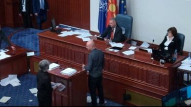 Photo of (ВИДЕО) Апасиев и Крмов и по паузата продолжија да дивеат, бараат седницата дa биде прекината