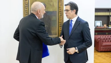 Photo of Евроамбасадорот Гир му го презентира Извештајот на ЕК на претседателот Пендаровски