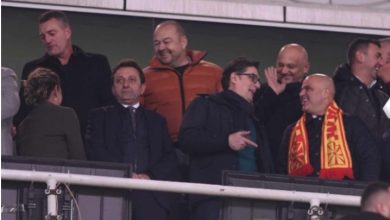 Photo of Пендаровски и Ковачевски на трибини, го следат натпреварот Македонија – Англија