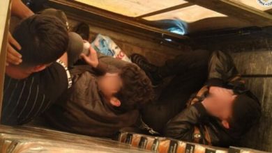 Photo of (ВИДЕО) Грчки државјанин во камион превезувал мигранти со 23 тони компот од праски