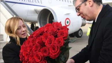 Photo of Вучиќ ја дочека Мелони со црвени рози:  Италија бара европските институции да направат брз процес за проширувањето