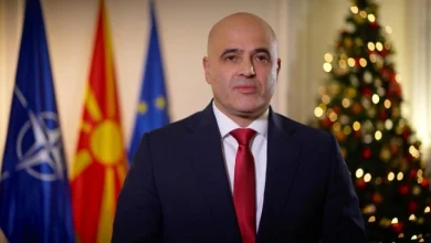Photo of Ковачевски со честитка за новогодишните празници: Наша најголема вредност се луѓето, со верба, оптимизам и мудрост ќе ги постигнеме целите пред нас