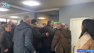 Photo of (Видео)Кавга во Страчинци за каменоломот – жителите ги избркаа функционерите кои беа отидени за јавната дебата