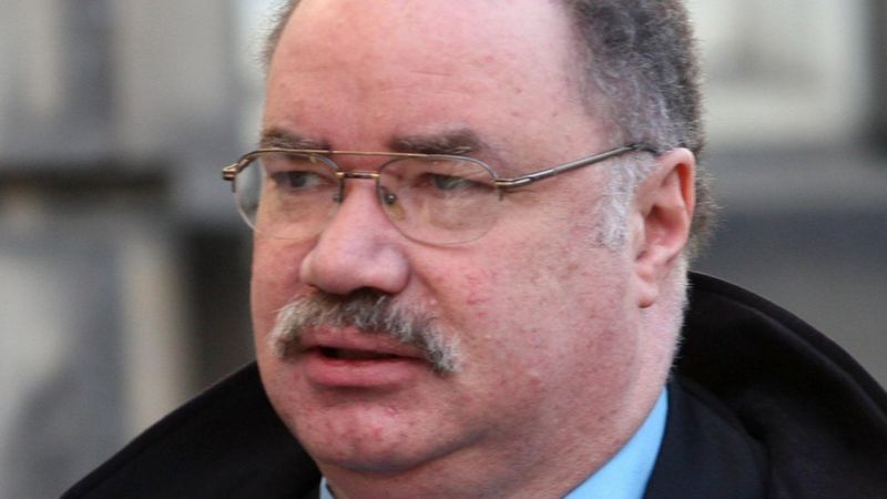Роби и Џеки го контактирале адвокатот Маршал Роналд