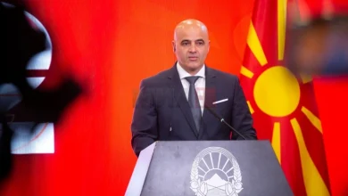 Photo of Ковачевски лично ја достави оставката до Собранието, попладнево се очекува оставката од претседателот на Собранието