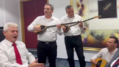 Photo of ВИДЕО: Ахмети со песна го прослави 65-тиот роденден