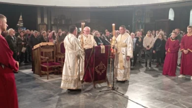 Photo of Со централна литургија во Соборен храм и литургии во сите храмови на МПЦ се одбележува Рождеството Христово-Божик