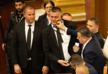Photo of Тепачка во албанскиот парламент – пратеникот Нока со тупаница удри припадник на обезбедувањето