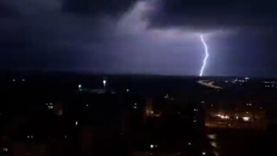 Photo of МОМЧЕТО КОЕ ПОЧИНА ОД УДАР ОД ГРОМ, ПРООДЕЛО СО ЈАГНИЊАТА, СТАНУВАЛО ВО 5 НАУТРО ДА ГИ ИЗМОЛЗЕ ОВЦИТЕ, ПА ОДЕЛО НА УЧИЛИШТЕ:
