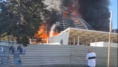 Photo of ВИДЕО: Пајак службата ги крева возилата за да го расчисти теренот за пожарникарите