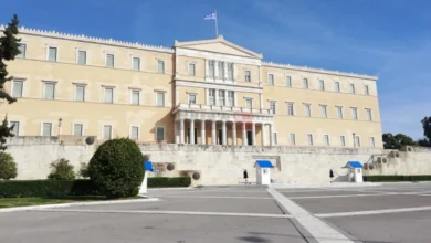 Photo of (ВИДЕО) Инцидент во грчкиот Парламент – пратеник физички нападна друг пратеник