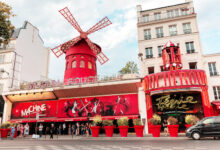Photo of ВИДЕО: Падна симболот на Париз – Се откачија крилата на црвената ветерница на Мулен Руж