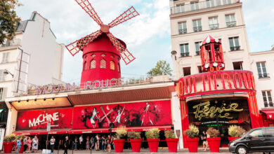 Photo of ВИДЕО: Падна симболот на Париз – Се откачија крилата на црвената ветерница на Мулен Руж
