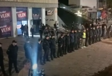 Photo of (ВИДЕО) Полициски кордон пред штабот на „Вреди“ кај Скендербег, се собираат поддржувачи на ДУИ