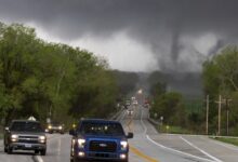 Photo of (ФОТО/ВИДЕО) Торнадо оштети атотици домови во САД, најлошото следува попладнево