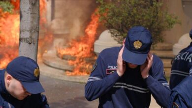 Photo of Видео: Хаос во Тирана: Се судрија демонстрантите и полицијата, летаат факели и молотови