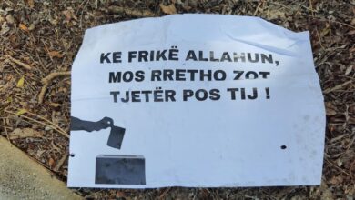 Photo of (ФОТО) „Ако си муслиман, не гласај“ – летоци и пораки по билборди во скопски Чаир