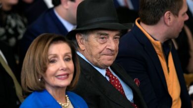 Photo of Човекот кој го нападна сопругот на Ненси Пелоси со чекан е осуден на 30 години затвор