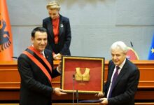 Photo of Али Ахмети стана „почесен граѓанин“ на Тирана