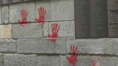 Photo of Tројца Бугари осомничени за сквернавење на споменик на холокаустот во Париз