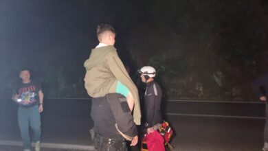 Photo of ВИДЕО: Спасени четирите залутани лица меѓу кои и дете со чамец од клисурата на Пчиња