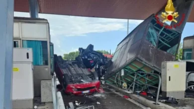 Photo of (ФОТО) Тројца загинати во судар на автомобили на наплатна рампа кај Ливорно, во италијанска Тоскана