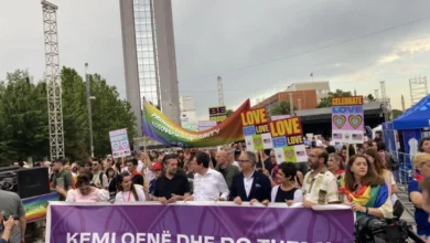 Photo of Курти на чело на Парадата на гордоста во Приштина