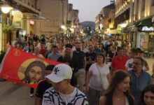 Photo of Во Битола контра парада со знамиња со исус и црковни совети за “вистински семејни вредности“