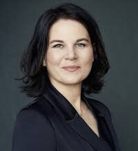 Photo of “Инаку сте сиви како гробар” Бербок од државниот буџет годишно  троши над 136.000 евра за фризура и шминка