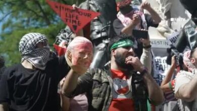 Photo of ВИДЕО: 75 илјади демонстранти ја опколија Белата куќа: го запалија американското знаме и донесоа крвава маска на Бајден